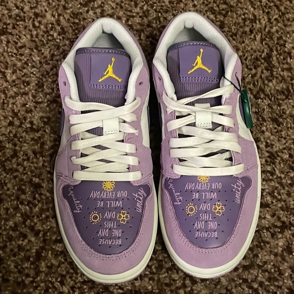 I'm selling AIR JORDAN LOW IWD